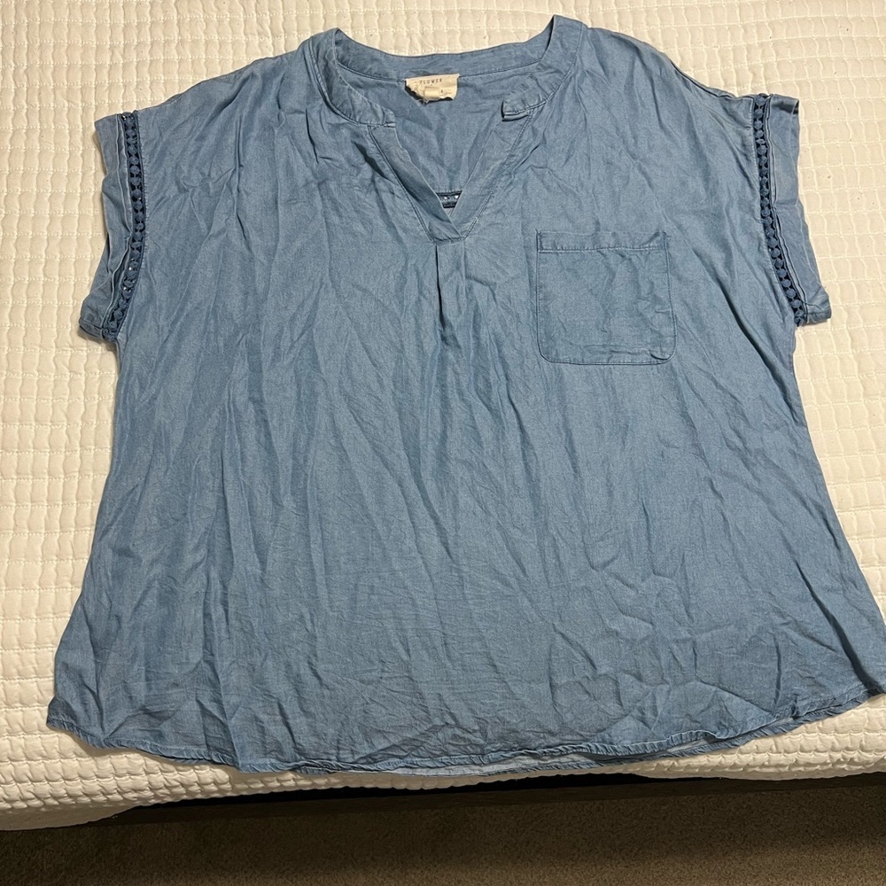 Boutique chambray top with lattice accents